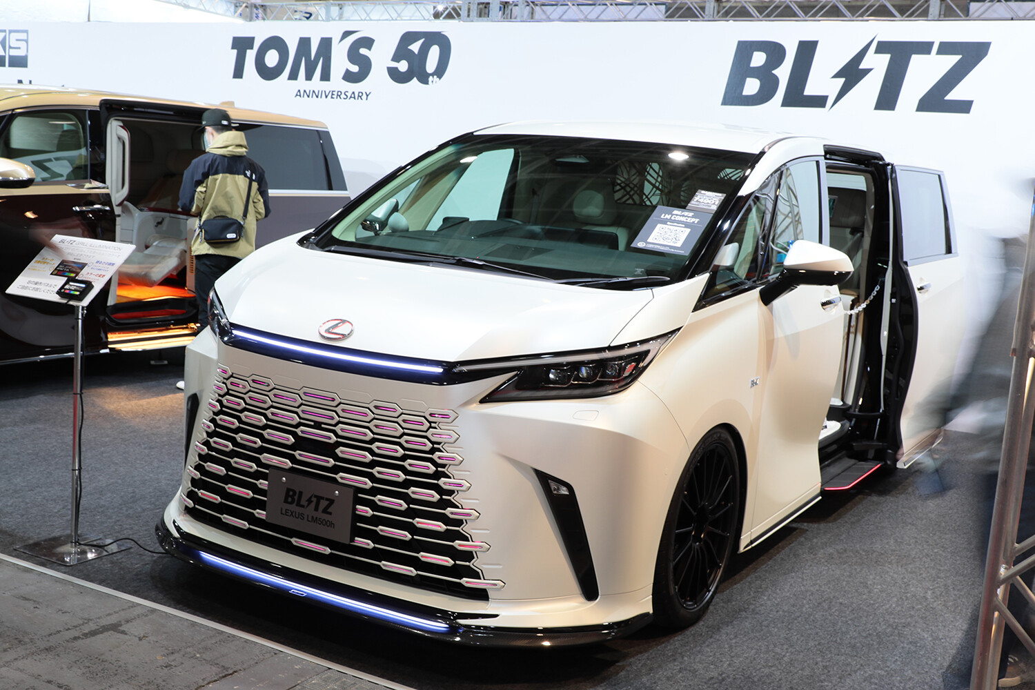レクサス新型「LM」の注目カスタム3選！ ハイテクに伝統工芸など