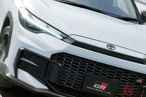 トヨタ新型「カローラクロス」発表！ 初設定の「GRスポーツ」がほぼ完売状態!? 走りがスゴい2リッターエンジン×高性能4WD搭載！ “最上級グレード”に注目集まる！