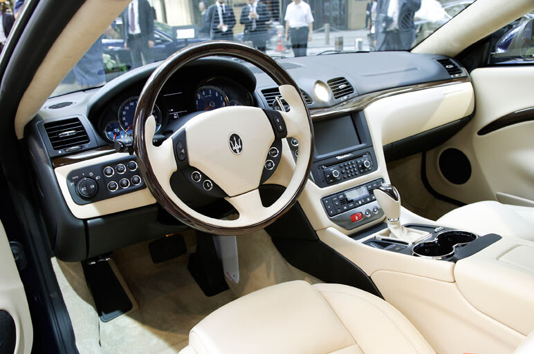 グラントゥーリズモS、トルコンAT版を追加