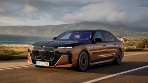 BMWがBEVモデル「iX1」「iX2」「i5」「i5ツーリング」「i7」「iX」に蓄えた電気を家庭用電源に利用できるV2H機能を搭載