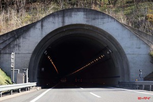 [わざとやってる!?] トンネルの中の照明が均等でなかったり、まばらに点いている場所があったりするのはなぜ?