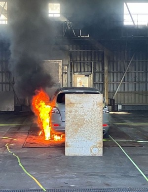 川崎汽船、自動車船での車両火災を想定した消火実験を実施…新型ノズルの効果を検証