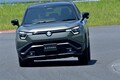 スズキ初のBEVはなぜ“コンパクトSUV”だったのか。新型「eビターラ」と、あえて選んだ未開拓ゾーンで勝機をつかむ？