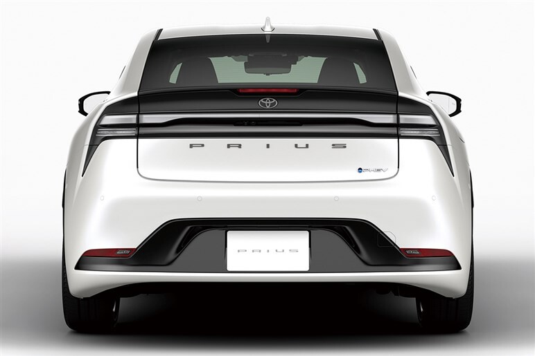 【デビューから28年】販売現場が語る、エコカーの代名詞「プリウス」がいまなお高い人気を維持する理由