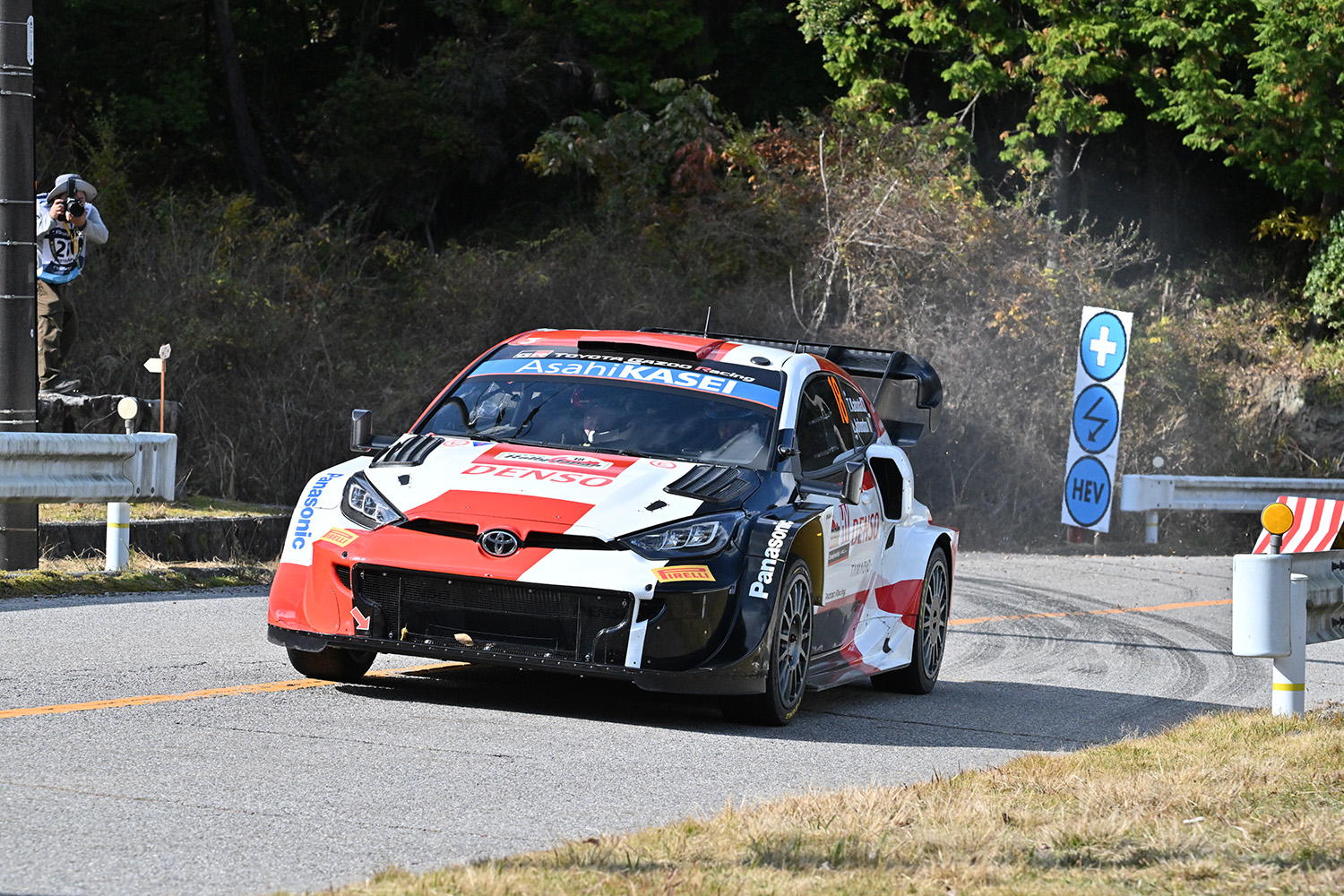 バカッ速でド派手な挙動が圧巻 ラリー ジャパンで目撃した Rally1 のモンスターっぷり Web Cartop 自動車情報サイト 新車 中古車 Carview