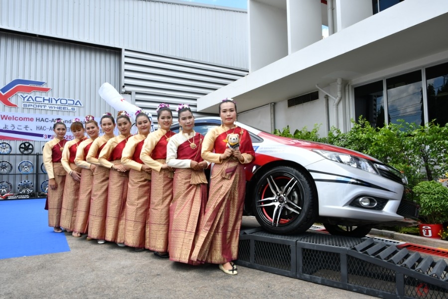 タイの美女がお出迎え！　世界の自動車関連メーカーを支える「YACHIYODA」とは