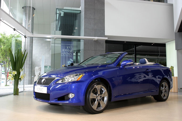 レクサスの4座オープン IS250Cがついに上陸！