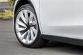新型「モデルY」は走りもよし、使い勝手もよし。かつて“変わったクルマ”だったテスラも今や追いかけられる存在に