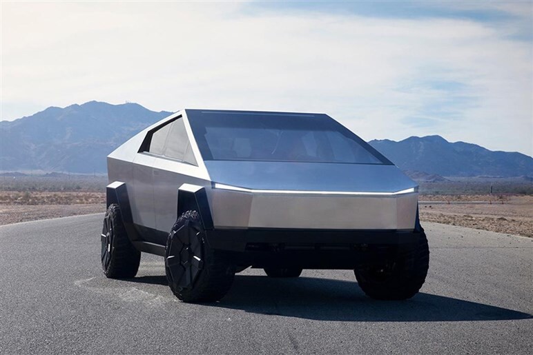 新型「モデルY」は走りもよし、使い勝手もよし。かつて“変わったクルマ”だったテスラも今や追いかけられる存在に