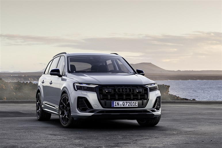【独自】1600万円超!? アウディ史上最高級SUV「SQ9」は市販に向けニュルで限界テスト中…26年前半公開へ