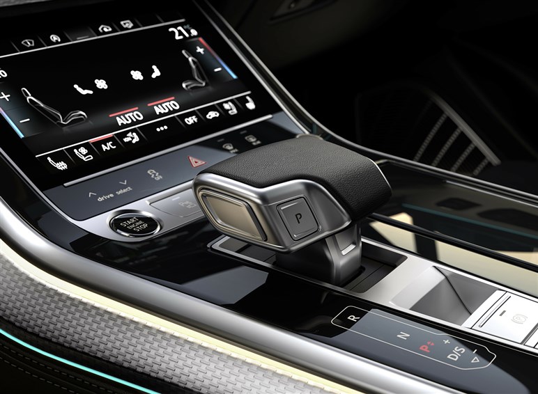 【独自】1600万円超!? アウディ史上最高級SUV「SQ9」は市販に向けニュルで限界テスト中…26年前半公開へ