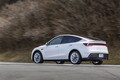 新型「モデルY」は走りもよし、使い勝手もよし。かつて“変わったクルマ”だったテスラも今や追いかけられる存在に