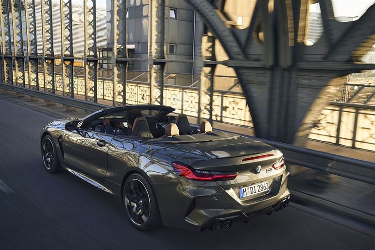 【幻の限定車】BMW「スカイトップ」がニュルで高速テスト中。約8000万円でも50台は一瞬で完売