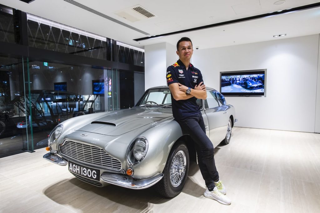 F1日本gpを前に フェルスタッペンとアルボンがアストンマーティン青山ハウスに来訪 Genroq Web 自動車情報サイト 新車 中古車 Carview