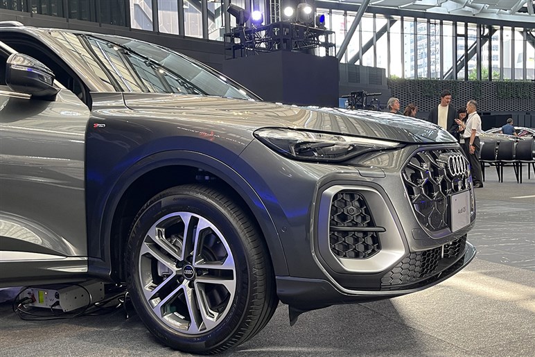 【8年ぶりのモデルチェンジ】アウディ新型「Q5」シリーズが日本デビュー。300台限定の特別仕様車を設定…価格は760万円から