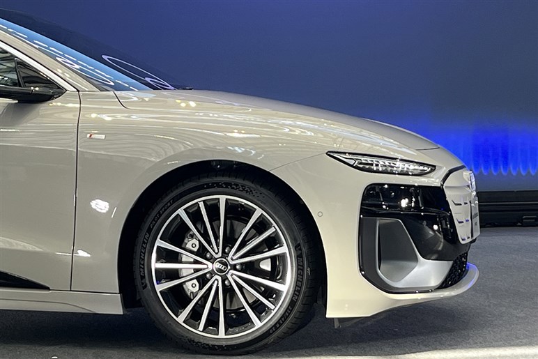 【国内最長846kmの航続距離】アウディ新型EV「A6 eトロン」シリーズが日本発売。551psの高出力仕様「S6」も導入