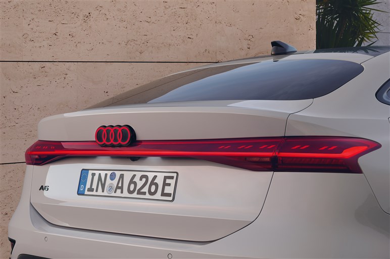【国内最長846kmの航続距離】アウディ新型EV「A6 eトロン」シリーズが日本発売。551psの高出力仕様「S6」も導入