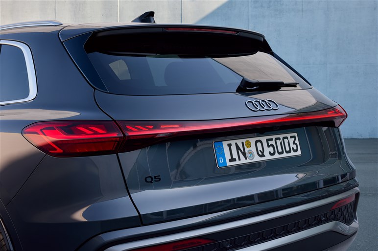 【8年ぶりのモデルチェンジ】アウディ新型「Q5」シリーズが日本デビュー。300台限定の特別仕様車を設定…価格は760万円から