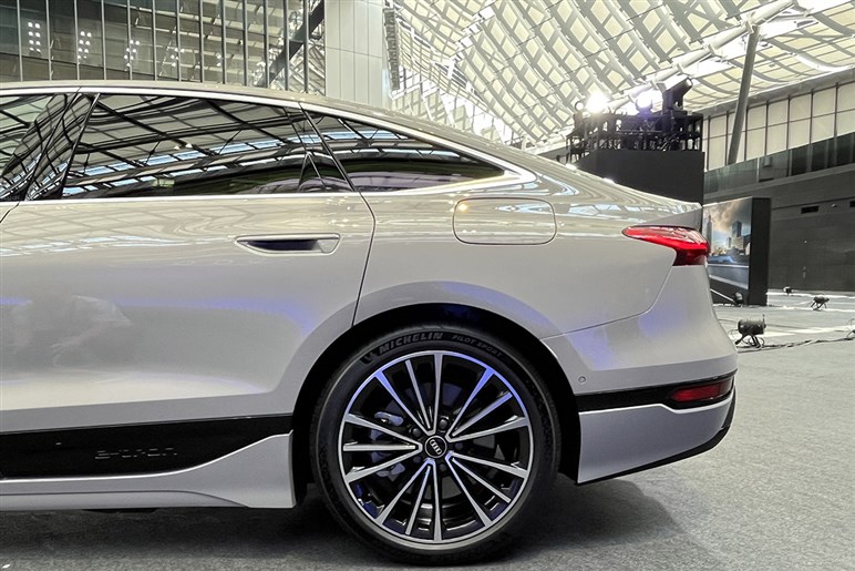 【国内最長846kmの航続距離】アウディ新型EV「A6 eトロン」シリーズが日本発売。551psの高出力仕様「S6」も導入