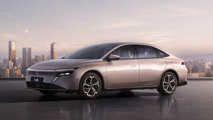 東風日産が中国で同社初のPHEVセダン新型「N6」と新型「ティアナ」を公開