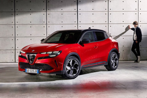 アルファロメオ　BセグメントコンパクトSUV「ジュニア」を発売　EVとマイルドハイブリッドをラインアップ【公式動画】