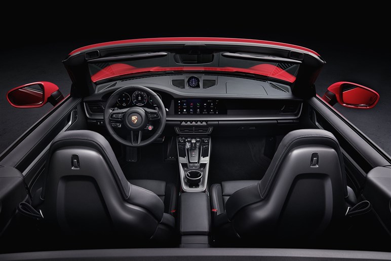【電動ツインブースト！】新型「911」の目玉はハイブリ搭載「GTS」。加速が大幅進化の理由