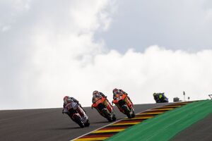 Moto2ドイツ決勝｜赤旗発生で途中決着…オンジュが今季2勝目挙げる。佐々木歩夢が9位フィニッシュ