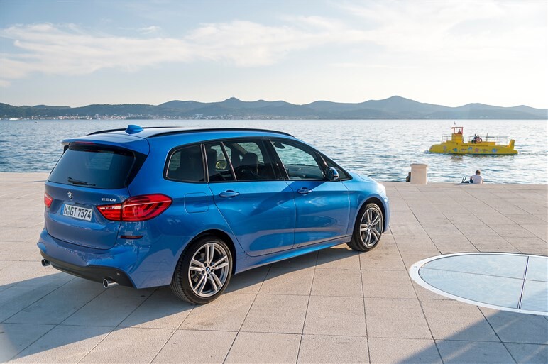 2シリーズ グランツアラー試乗、プレミアムな3列シートは買いか？