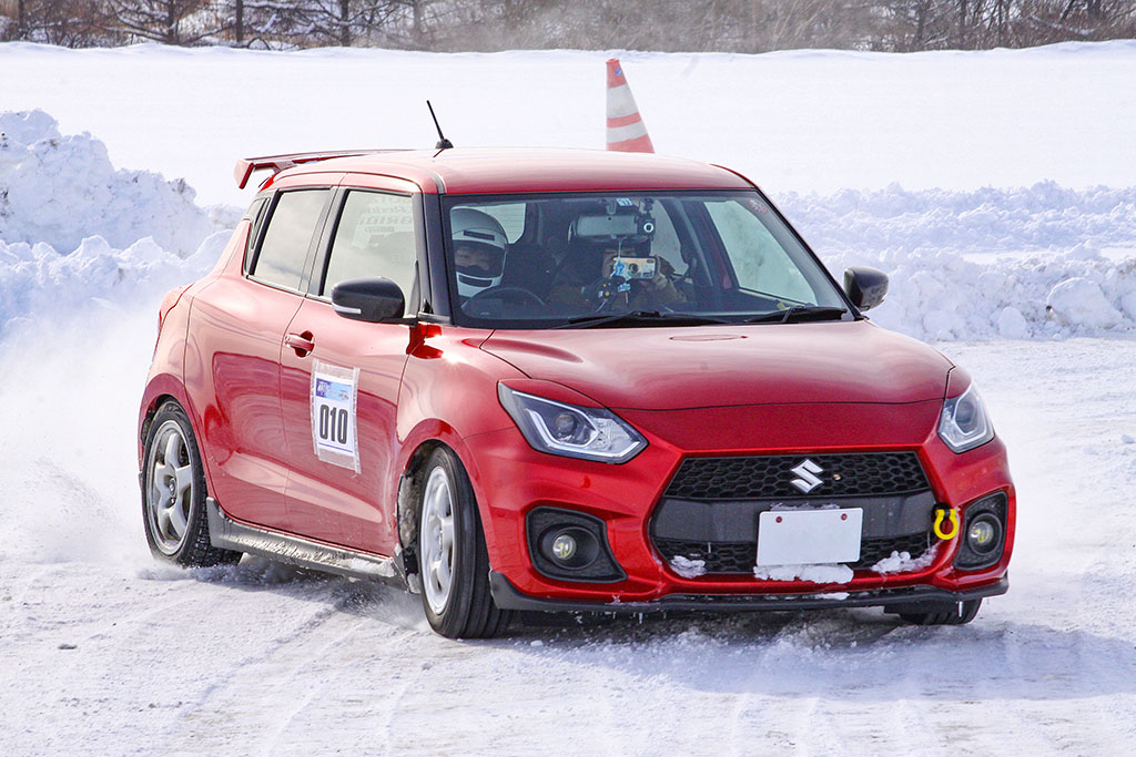痛車が雪道を駆け抜ける モータースポーツパーク札幌で行われた痛冬走に潜入取材 Web Option 自動車情報サイト 新車 中古車 Carview