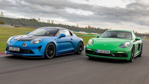 【独仏ガチンコ勝負】「アルピーヌ A110 R対ポルシェ 718 ケイマン GTS」最適なパワーウェイトレシオを競う！その勝者は？