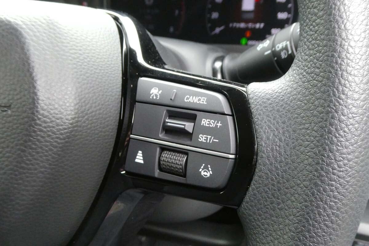 なぜ「ステアリングスイッチ」は増え続けるのか？ 多機能化＆操作性のジレンマを考える