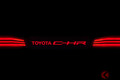 トヨタ新型「C-HR」7年ぶり全面刷新で2代目登場！ 赤い「TOYOTA」ロゴ採用の“斬新デザイン”に反響！ トヨタ渾身「スポーティSUV」の評価は