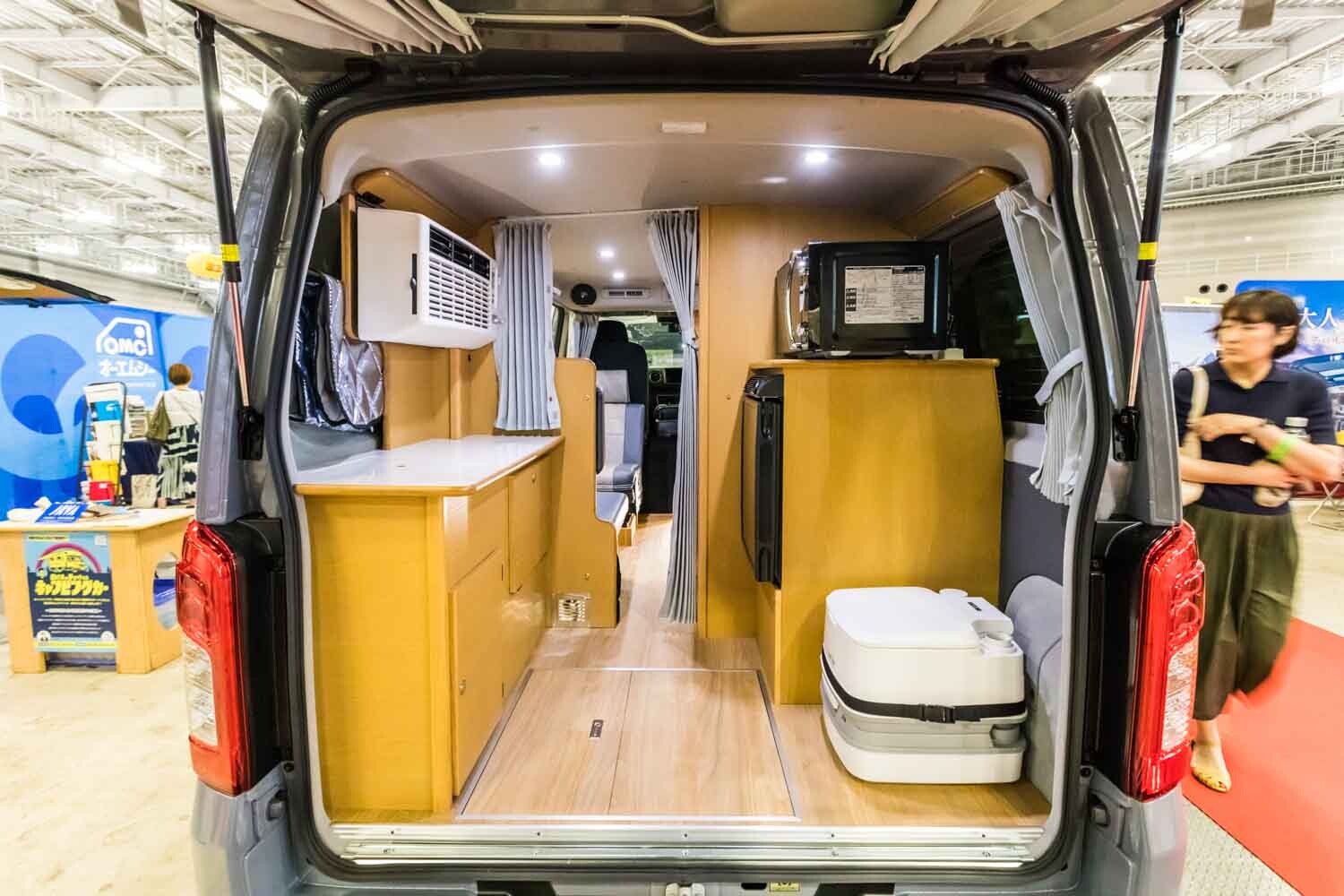 小型車サイズで日常使いもOK！日産「キャラバン」“標準ボディ”で夫婦旅が快適にできるキャンパー『ZERO』登場