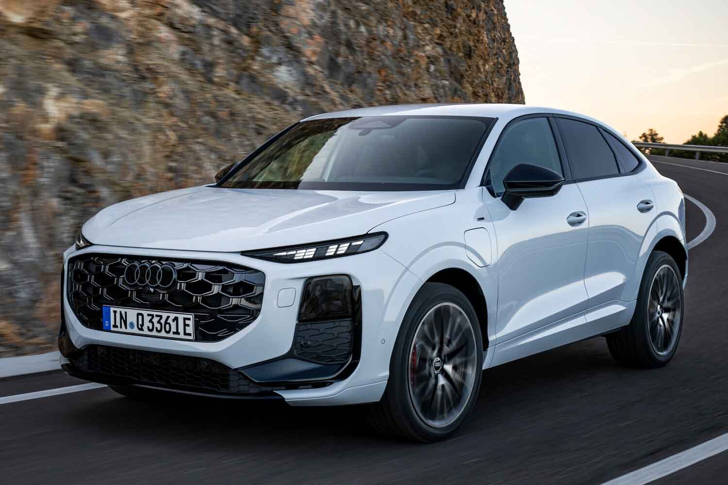 5種類のパワーユニットと2タイプのボディを設定する第3世代へと進化した新型アウディ「Q3」