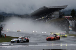 2025スーパー耐久富士24時間の決勝がスタート。雨から乾いていく路面でHitotsuyamaアウディがトップを奪う