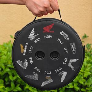 歴代 Honda ウィングマークの「タイヤ型折り畳み椅子 Honda ウィングマーク」の予約販売を CAMSHOP.JP が開始！