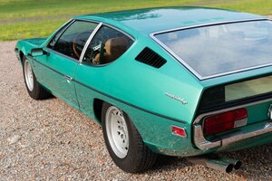 ランボルギーニのV12搭載FR！3ドアハッチの4シーター「エスパーダ」が約1350万円で落札