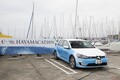 海辺を走るポップでエコな「e-GOLF」　葉山町とコラボ開始