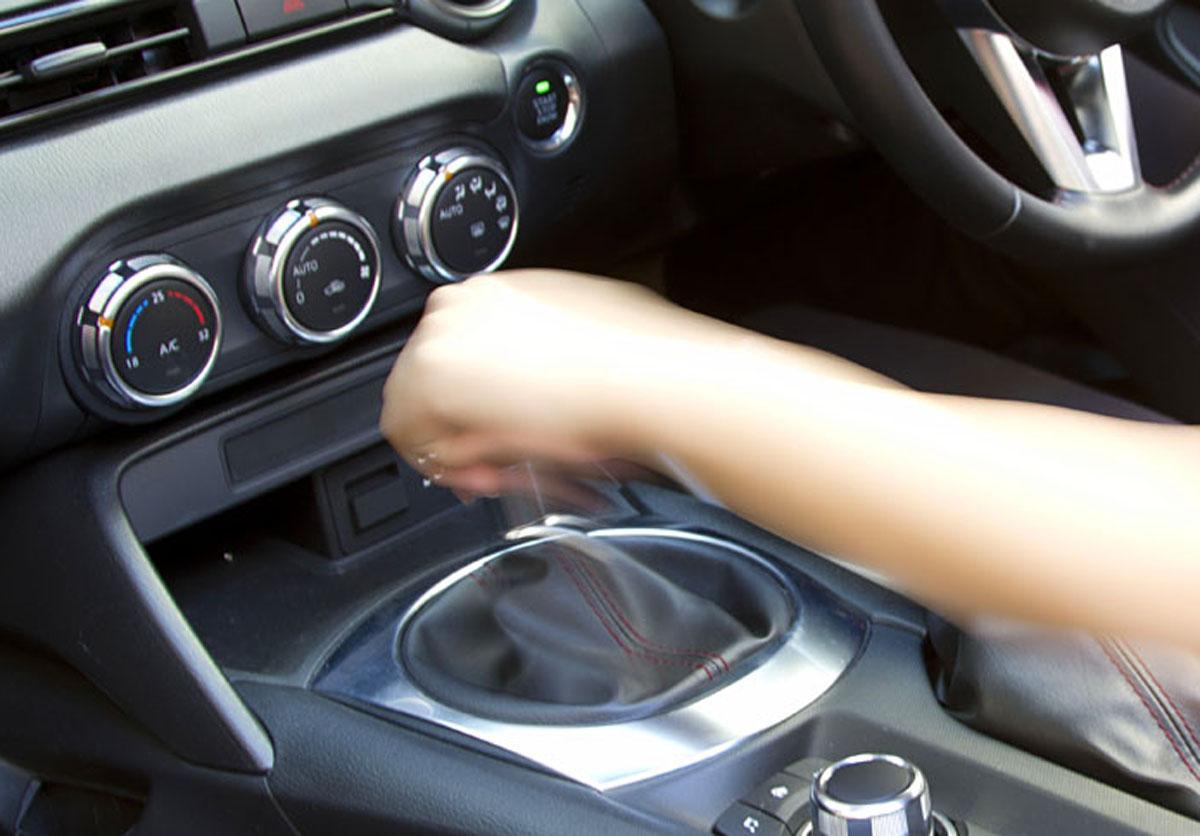 Mt車は安全第一じゃない バック時の ピーピー音 がat車にばかり採用されるワケ Web Cartop 自動車情報サイト 新車 中古車 Carview