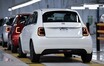 フィアット『500ハイブリッド』、先行生産車両を組み立て開始「手頃な価格の電動化」