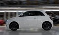フィアット『500ハイブリッド』、先行生産車両を組み立て開始「手頃な価格の電動化」