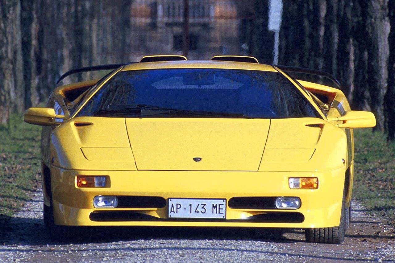 デビュー35周年、今こそ語るべきランボルギーニ「ディアブロ」の真価。プロトタイプからGTRまで、その開発譜