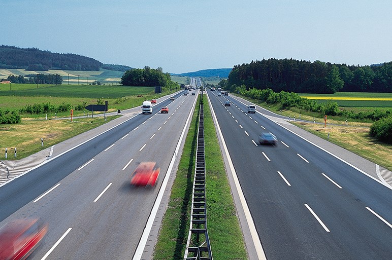 高速道路120km/h化は日本人の運転常識の根本的な転換を突きつけている