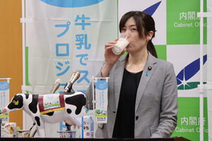 「牛乳プハーァッ！」大臣がまた一人!? 小野田大臣に続く そうかこれが“国土強靭化”か…！