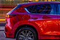 マツダ新型「CX-5」発表！ 待望の「“安価”グレード」が復活！ 4000ccクラスの加速力発揮する「カーボンターボ」仕様もある「新モデル」米に登場