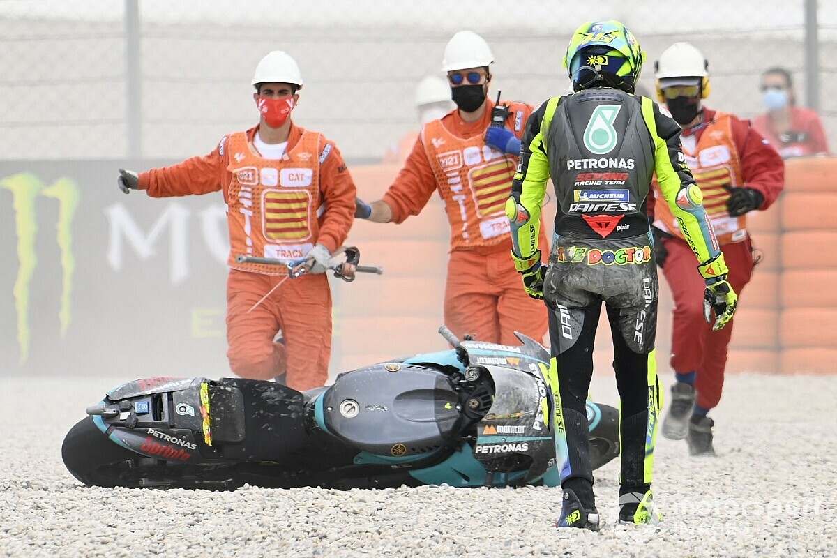 【MotoGP】ロッシ「もっといいレースを期待していたのに……」調子上向いたカタルニアGPでの転倒リタイアに悔しさ