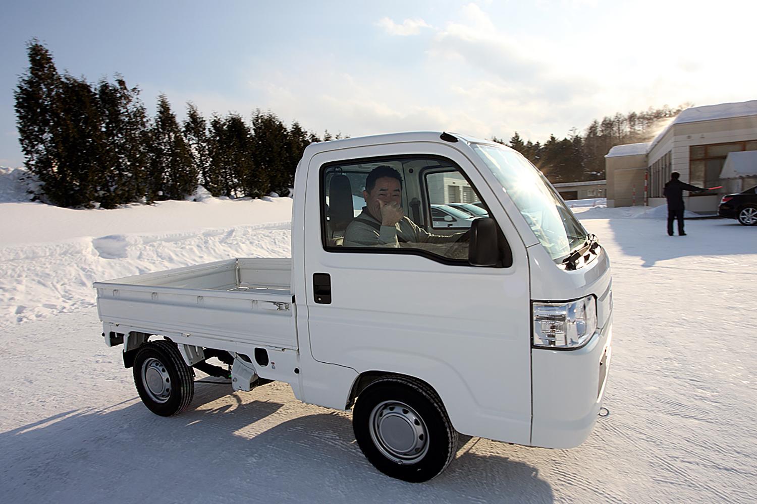 まるでラリー車のように走り回る なぜ雪道の軽トラは速いのか Web Cartop 自動車情報サイト 新車 中古車 Carview