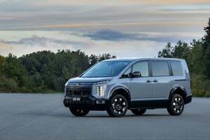 三菱 デリカD:5、大幅改良！ 内外装は大胆イメチェン、走りはどう変わる？