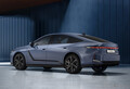 レクサス『ES』新型、ハイブリッドとBEVで2026年春欧州発売へ