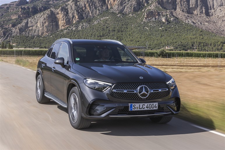 メルセデスの新型「GLC」はベストセラーSUVに相応しい仕上がりに期待！ 日本発売は来春が濃厚